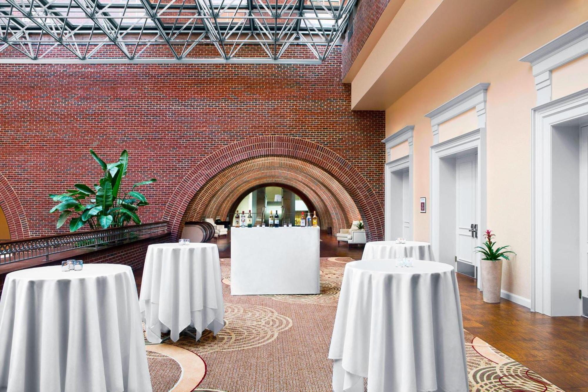 Sheraton Raleigh Hotel Екстер'єр фото