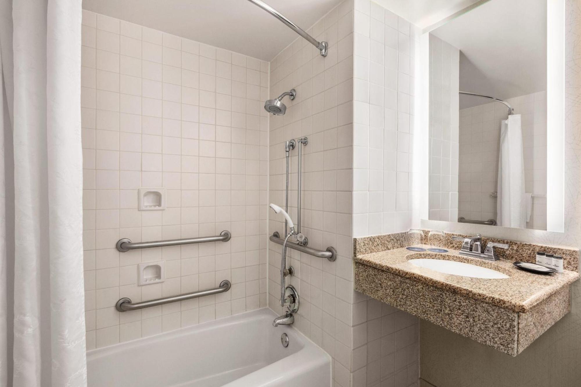 Sheraton Raleigh Hotel Екстер'єр фото